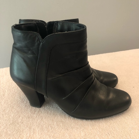 Denver Hayes black leather booties. - Picture 3 of 11